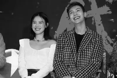 马思纯(左)和陈伟霆