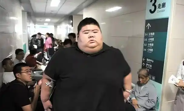 回顾"中国首胖"王浩楠,为爱暴瘦480斤,成名后和娇妻离婚
