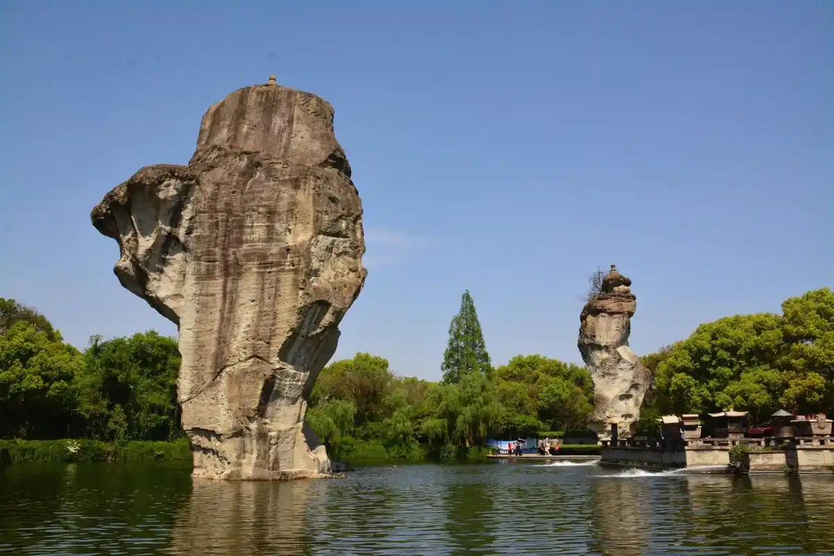 绍兴(柯岩风景区)游记 景区简介:柯岩风景区,位于绍兴城西12公里处,总
