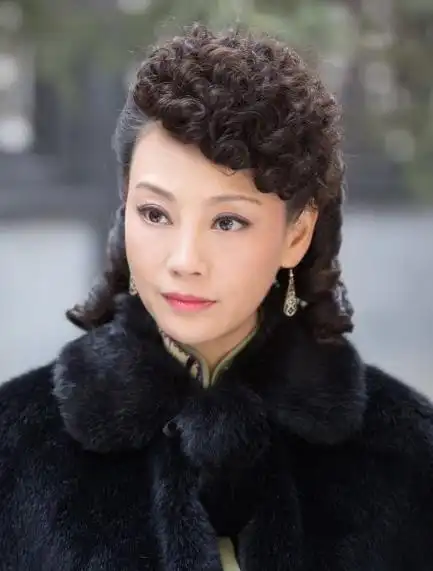 《左手劈刀》首播 李宜娟捉奸不成反救连奕名