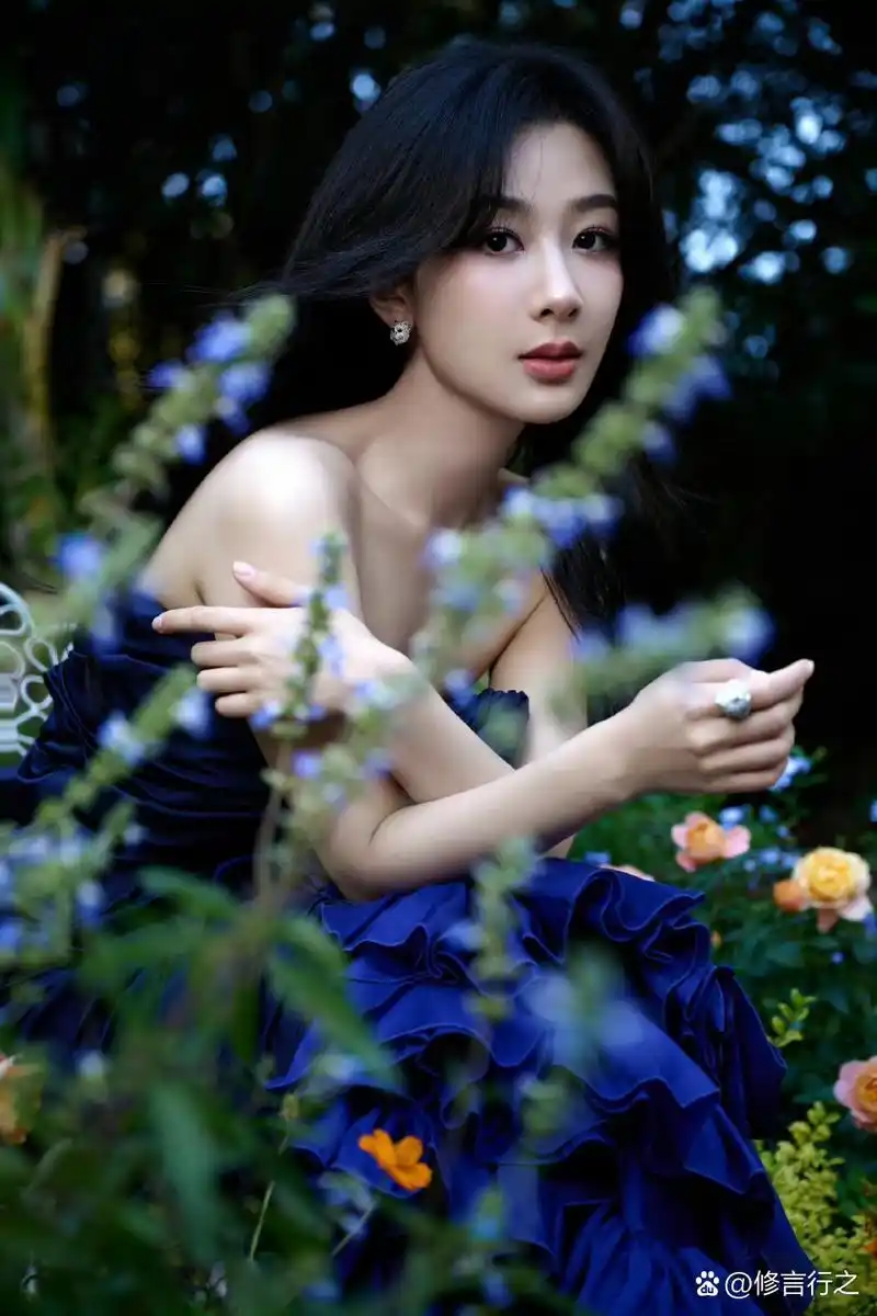 杨紫# #杨紫蓝色妖姬# #杨紫elle风尚大