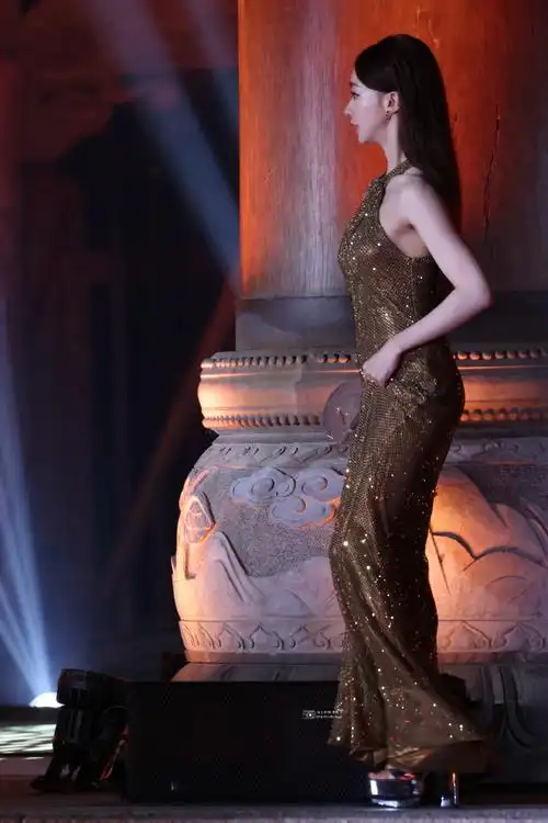 吴谨言蜀绣写真##吴谨言棕红发