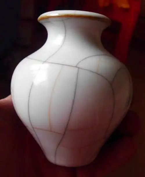 宋代官窑月白釉石榴尊对比故博藏品