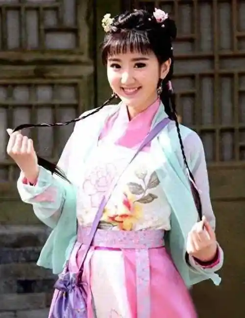 生父,这个曾经在毛晓彤小时候就离开她和母亲的男人,竟然在毛晓彤成名