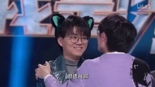 【花絮抢"鲜"】声音演员主动营业"击鼓传猫耳", @音熊-风袖@故意不