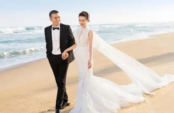 黄圣依杨子结婚10年拍纪念婚纱照 海边相拥甜蜜温馨 - 星辰影院