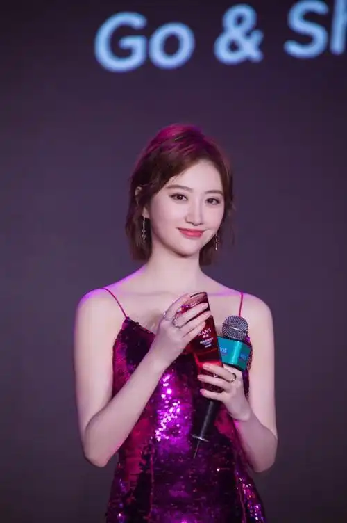 韩束代言人景甜携韩束澎湃水惊喜现身