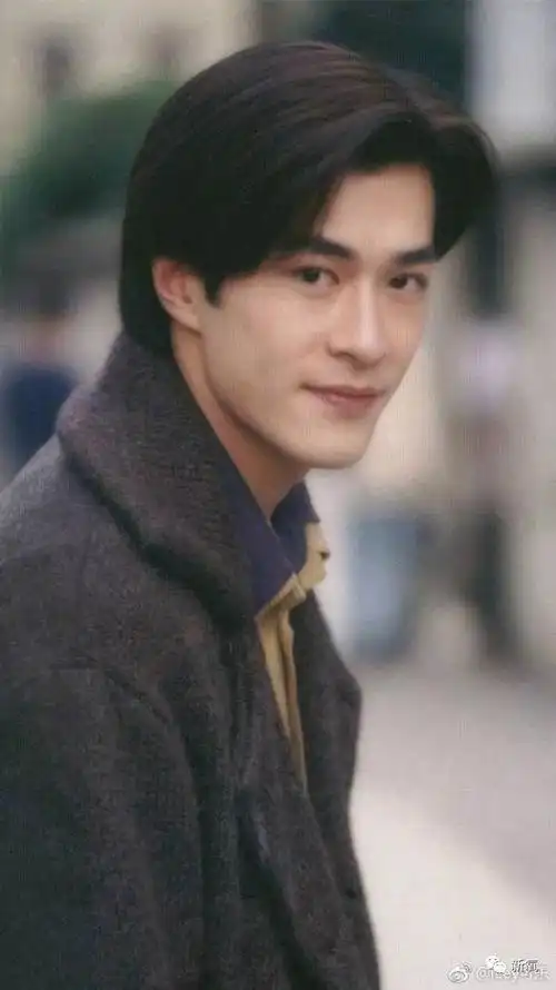 截止到2021年4月,香港60岁以上的男演员有周润发成龙梁朝伟洪金宝元彪