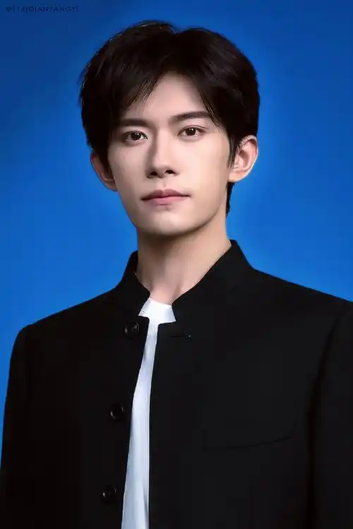 这公式照太帅了,搞搞一下证件照～#易烊千玺官宣2024湾区升明月##易烊