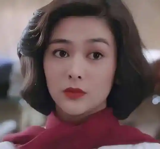 关之琳rosamund kwan,1962年9月24日出生于香港,祖籍辽宁沈阳满族正