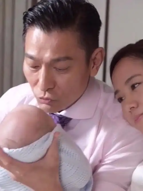 刘德华抱孩子被曝光了