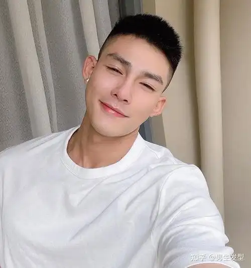 5款男生两边剃短发型清爽干净越剪越帅气新年剪一款试试