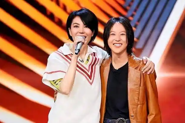 曝窦靖童疑和女导演已偷偷结婚,多个细节曝光,李孟桥回应了_周冬雨