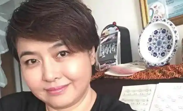 但王岚的身材也因为药物的作用变得肥胖,这对于一个女演员来说是毁灭