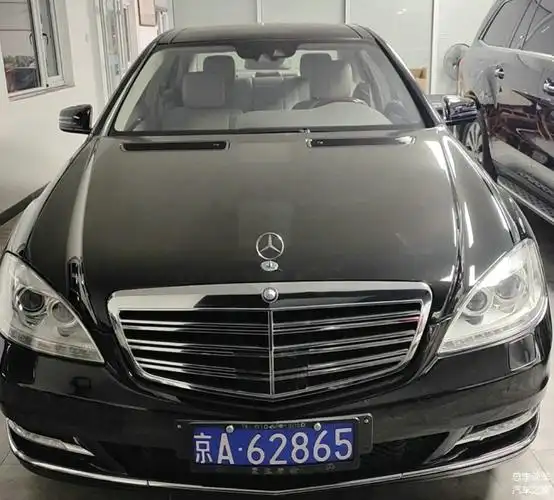 许家印被限制高消费他儿子的奔驰s600l也卖了首富光环已不在