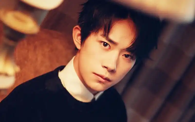 最新易烊千玺英伦风写真易烊千玺魅力壁纸