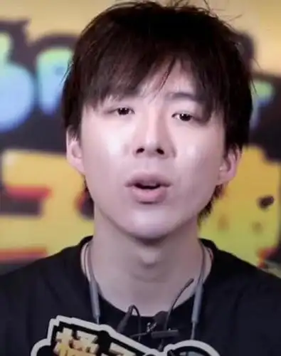 刘宇宁卸妆后给50分,高圆圆卸妆后给75分,而他给100分都不嫌多