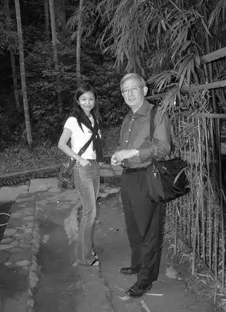 子墨与曹景行先生一起