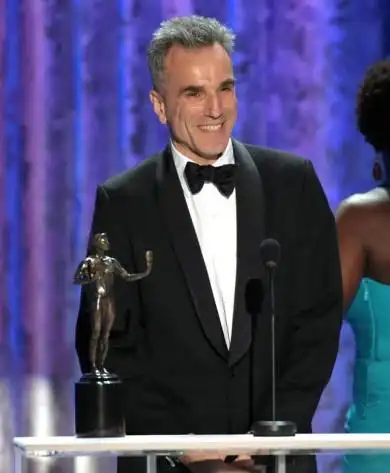 美国演员工会奖揭晓刘易斯劳伦斯分获帝后