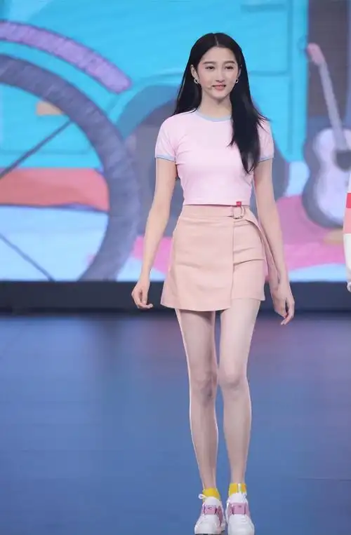 关晓彤的身材有多极品?细节图曝光,难怪鹿晗痴迷真相究竟是什么?