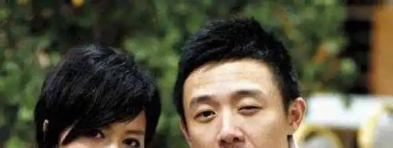 他还与圈内女友谭维维在一起,可惜这段恋爱最终没有结果,分手后的张博