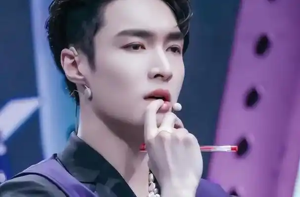 张艺兴拒绝手下女团外面陪酒本人公开怒怼媒体不让穿短裙表演