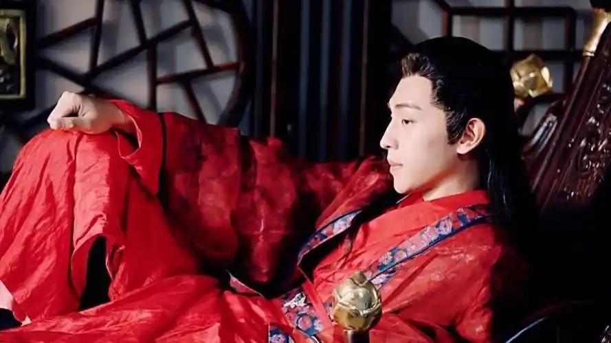 古装红衣美男大赏:邓伦贵气,罗云熙仙气飘飘,最后一个回忆杀_一身