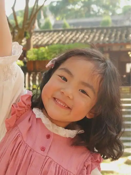 女儿有一点点可爱