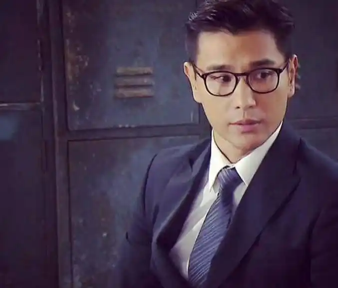 与黄立行相比,一直觉得42岁的陈展鹏,才是丑帅界的c位扛把子!