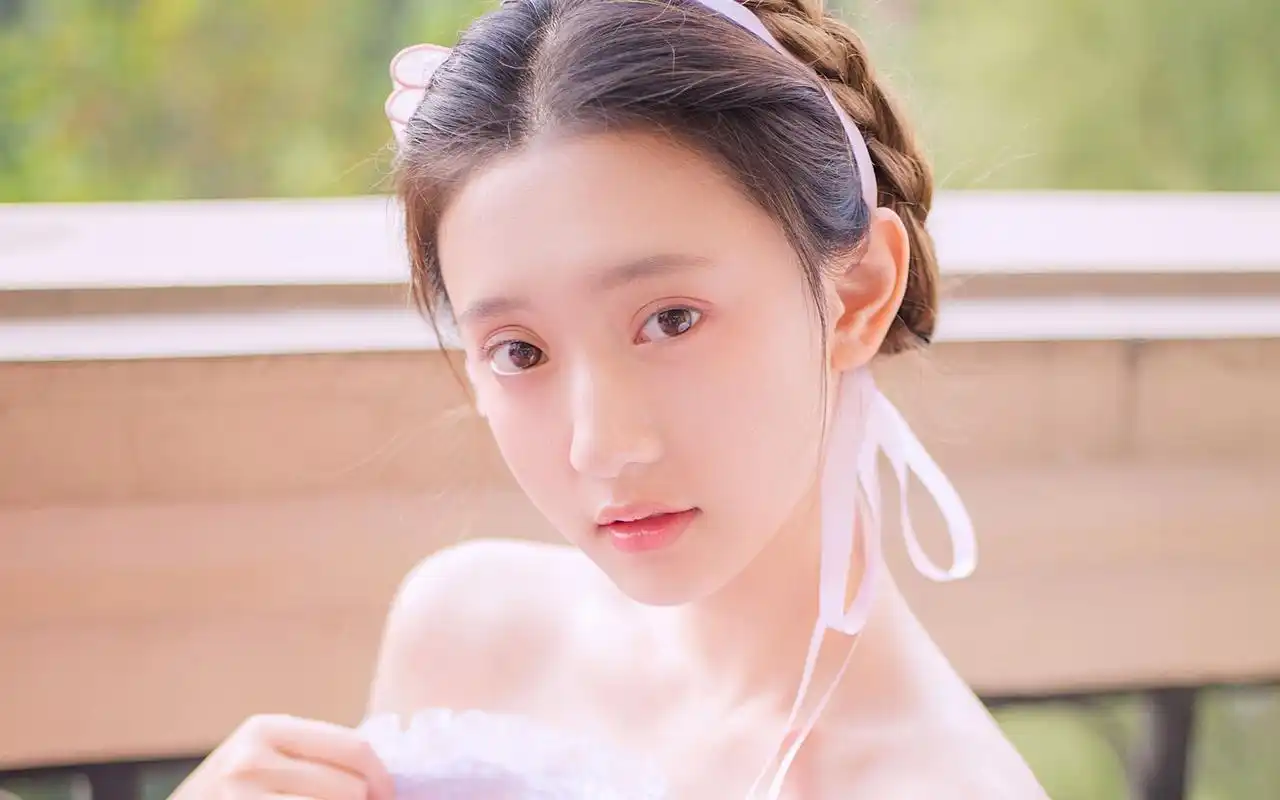 白嫩性感美女清新唯美写真图片壁纸