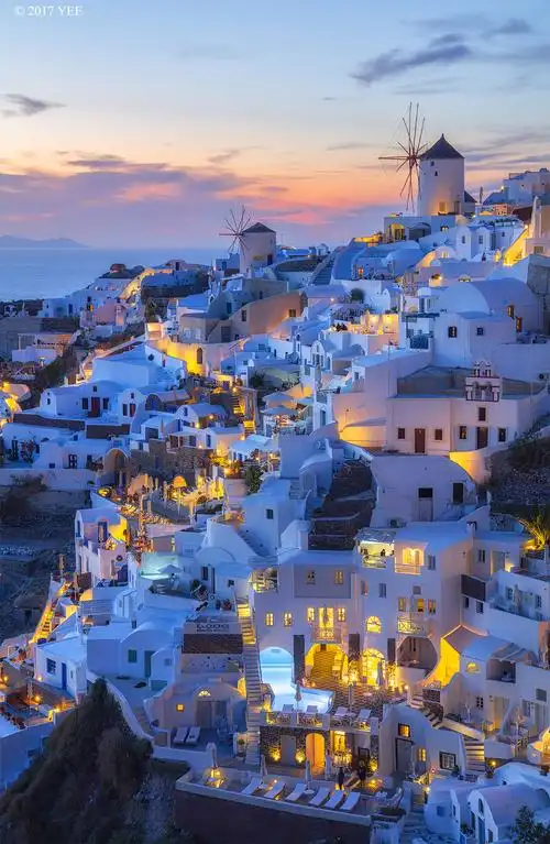 oia小镇的夕阳,日落前好不容易找到了机位,人很多.