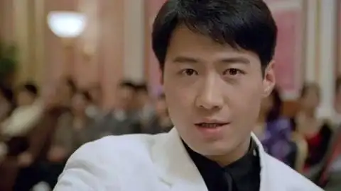 《赌神3》:高进一把全梭哈,谁知富婆一跟就全输光了,太秀了!