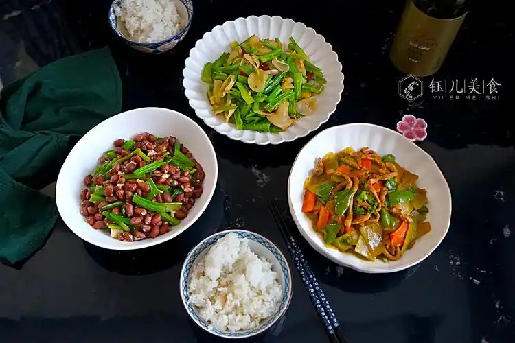 原创晒晒一家三口的冬日午餐,简单三道菜好吃又快手,更有家的味道