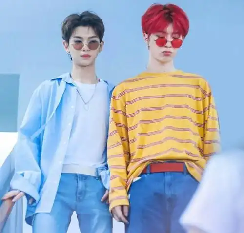 范丞丞黄明昊节目中拥抱,搂脖子太苏了,好朋友小动作不少