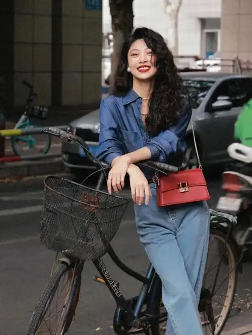 让人回到上世纪八九十年代的感觉.