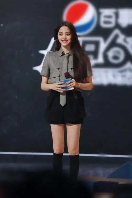 欧阳娜娜失去精修后腿围曝光她的穿法千万别学