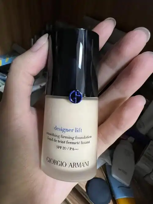 阿玛尼蓝标粉底,纠结了很久买了,因为看网上有说好有说不好.