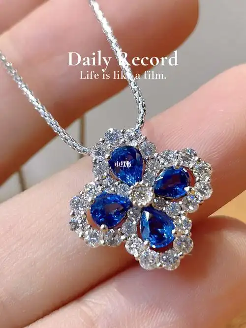 蓝宝石四叶草满钻项链