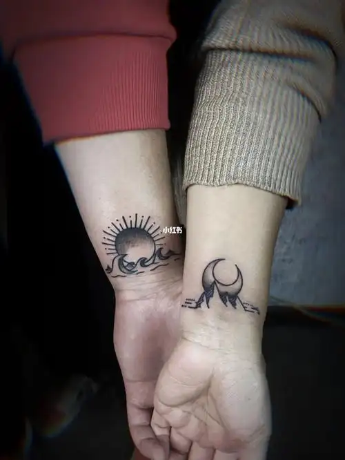 太阳月亮情侣纹身