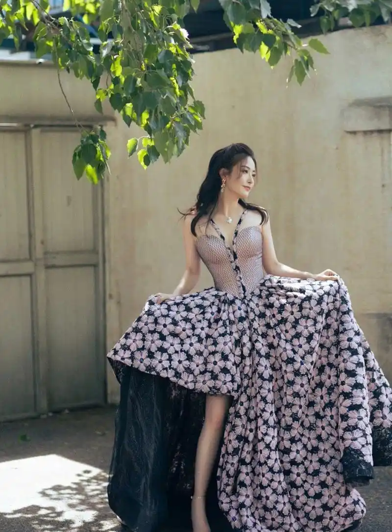 徐百慧# 千娇百媚的容颜,窈窕曼妙的身材,前凸后翘