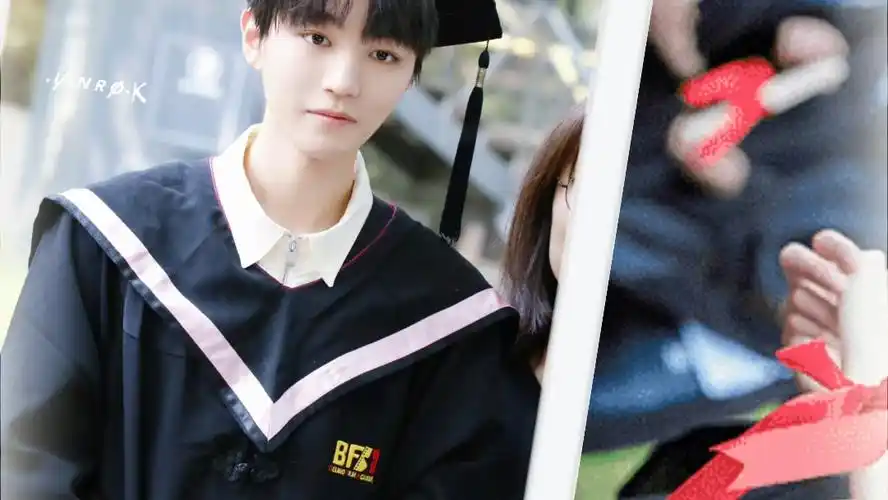 活动  又想起了王俊凯去年在520这天拍毕业照