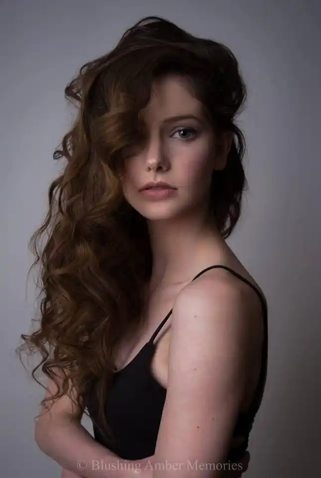 17岁加拿大嫩模宛如精灵 似从梦中来(组图)