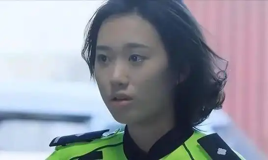 长相平平演技尴尬闫妮强捧女儿为其铺路观众并不买账