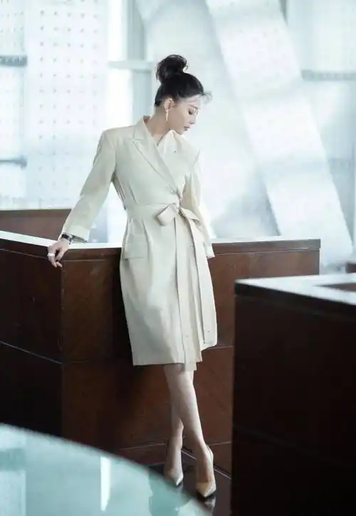 殷桃越胖越好看穿灰色旗袍温柔典雅这身材太让人羡慕了