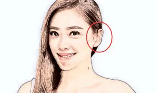 面相耳朵看运势耳朵位于眼睛后面,耳朵在相学中被称为采听官,也分为三