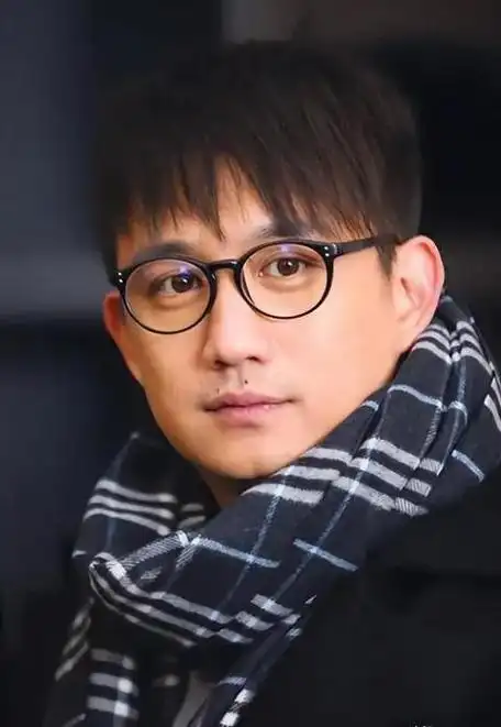 善恶终有报52岁黄磊又曝丑闻人设崩塌终究迎来了凄惨的结局