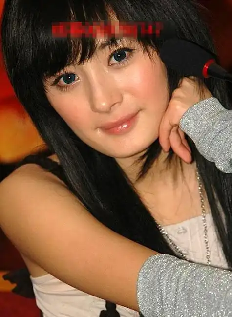 杨幂未成名前海量素颜照曝光 整容部位全揭秘吓死人(图)