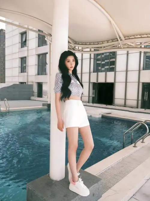 粉色毛巾棉的后跟设计从脚蓄力,洋溢青春活力#你好星期六    #赵小棠