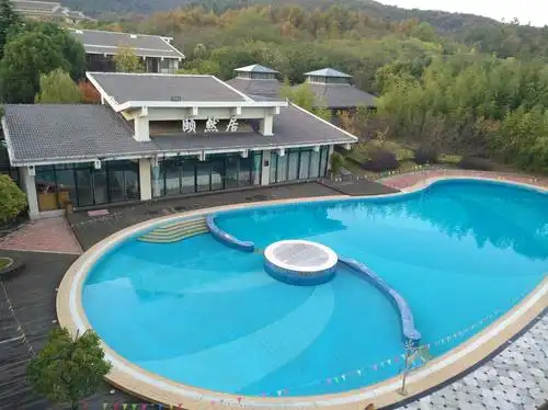 汤山温泉位于南京市江宁区汤山街道,是世界著名温泉疗养区,居中国四大