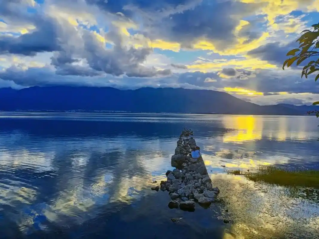 曲是曲,我是我,偶尔作品配歌曲,无关生活无关心情,就只是单纯 - 抖音